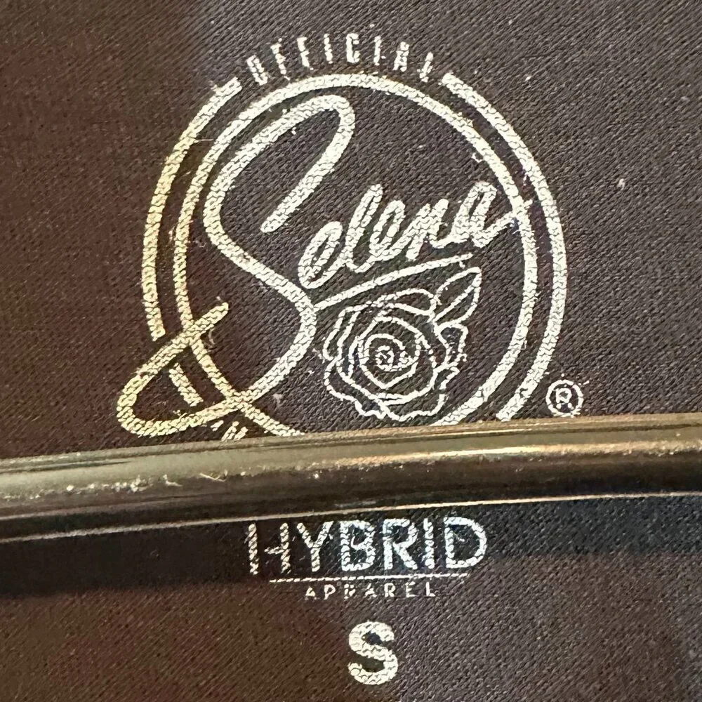 NWOT Selena Women's Graphic Tee Shirt - Picture 2 of 3